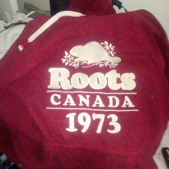 Ladies M Roots sweater - Picture 2 of 2